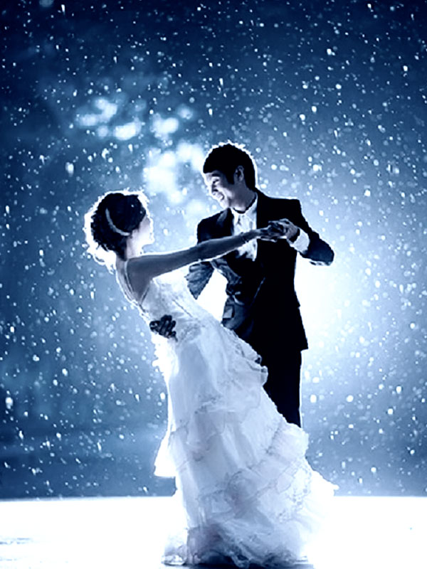 A couple dancing their first wedding dance in New York City